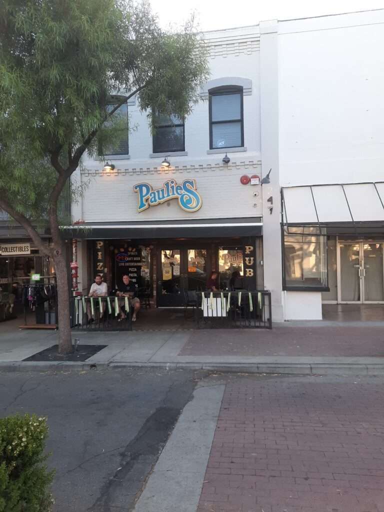 Paulie’s Pizza Pub photo 4